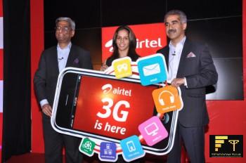 Atul Bindal and Saina Nehwal at the Airtel 3G launch in Hyderabad (AP)