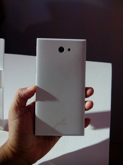 First Impression: Jolla Smartphone With Sailfish OS
