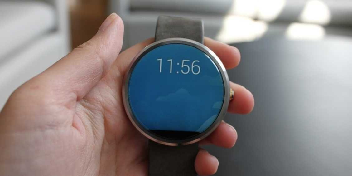 smartwatch with round dial