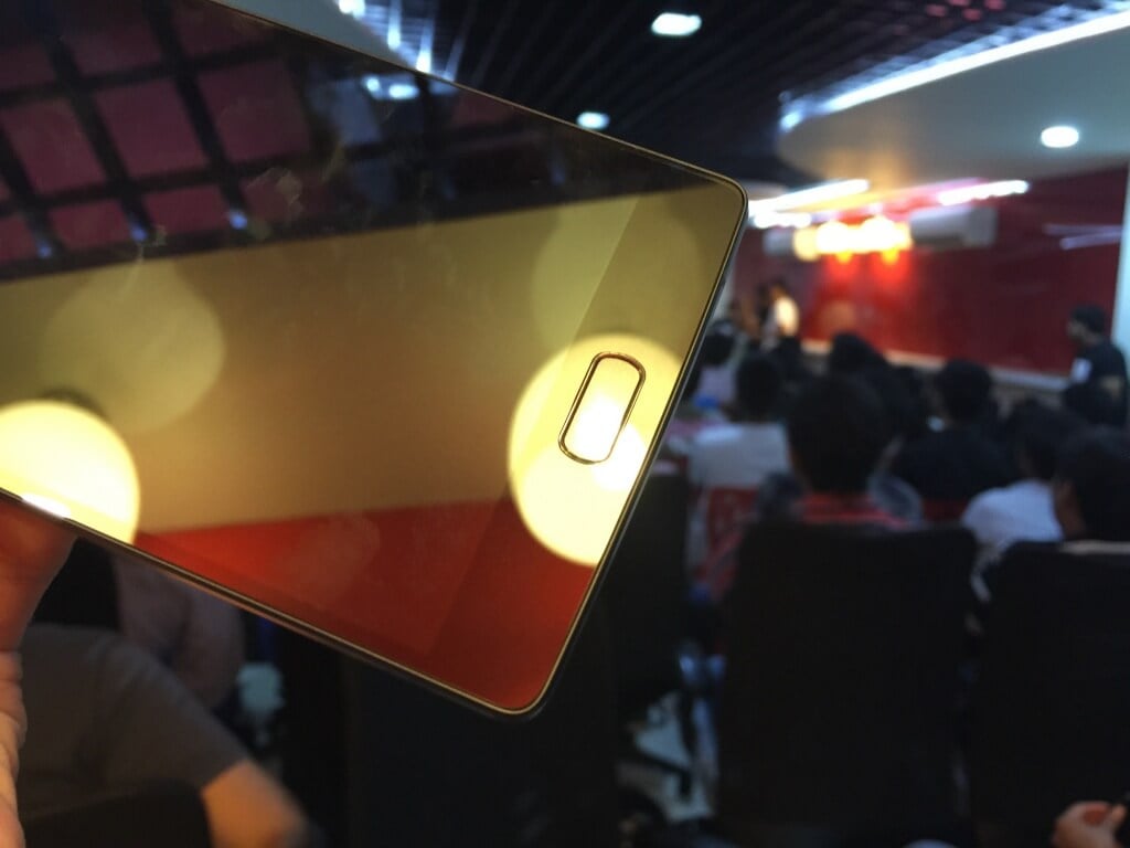 OnePlus 2 Hand's On - Fingerprint Sensor