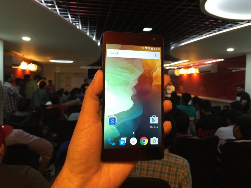 OnePlus 2 Hand's On - Front