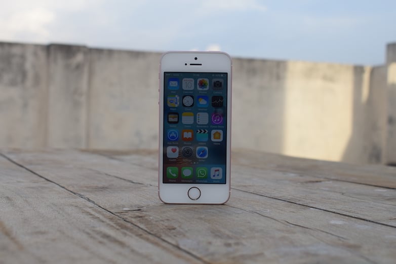 iphone-se-front