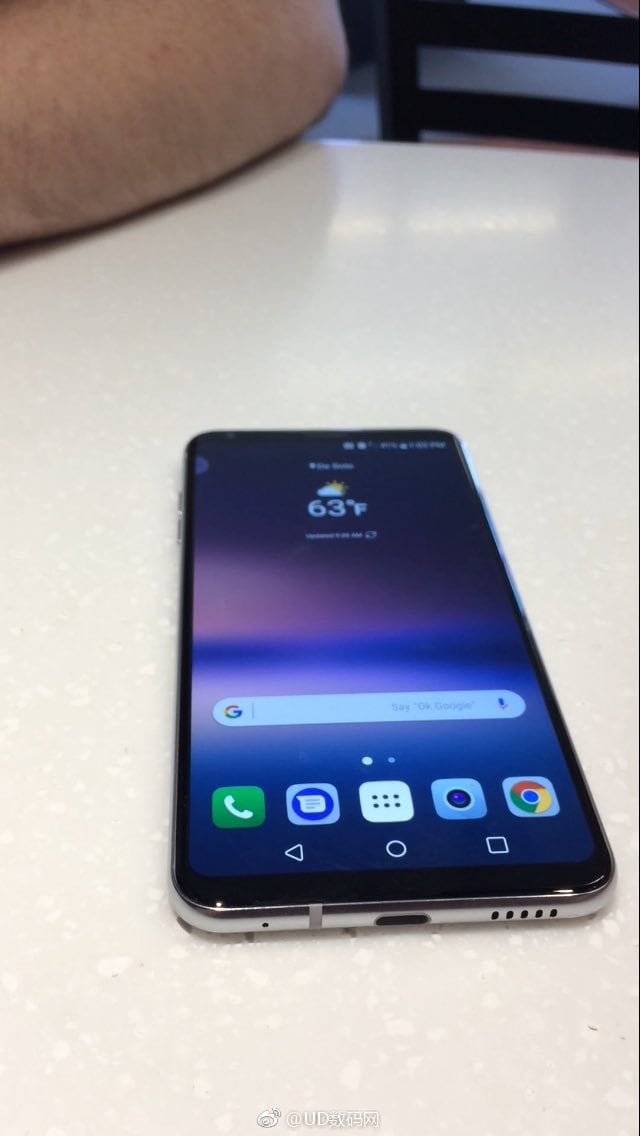 LG-V30-Leaked-Live-Image-1