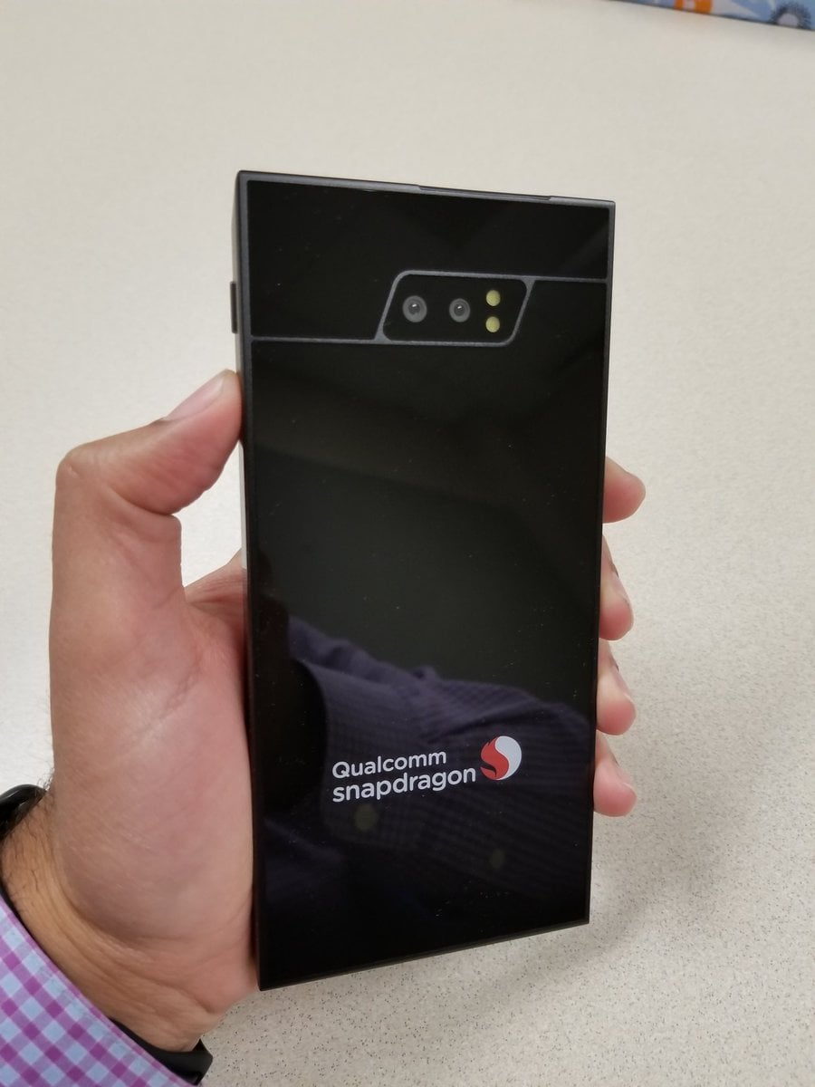 Here’s a Glimpse at The World’s First 5G Smartphone from Qualcomm