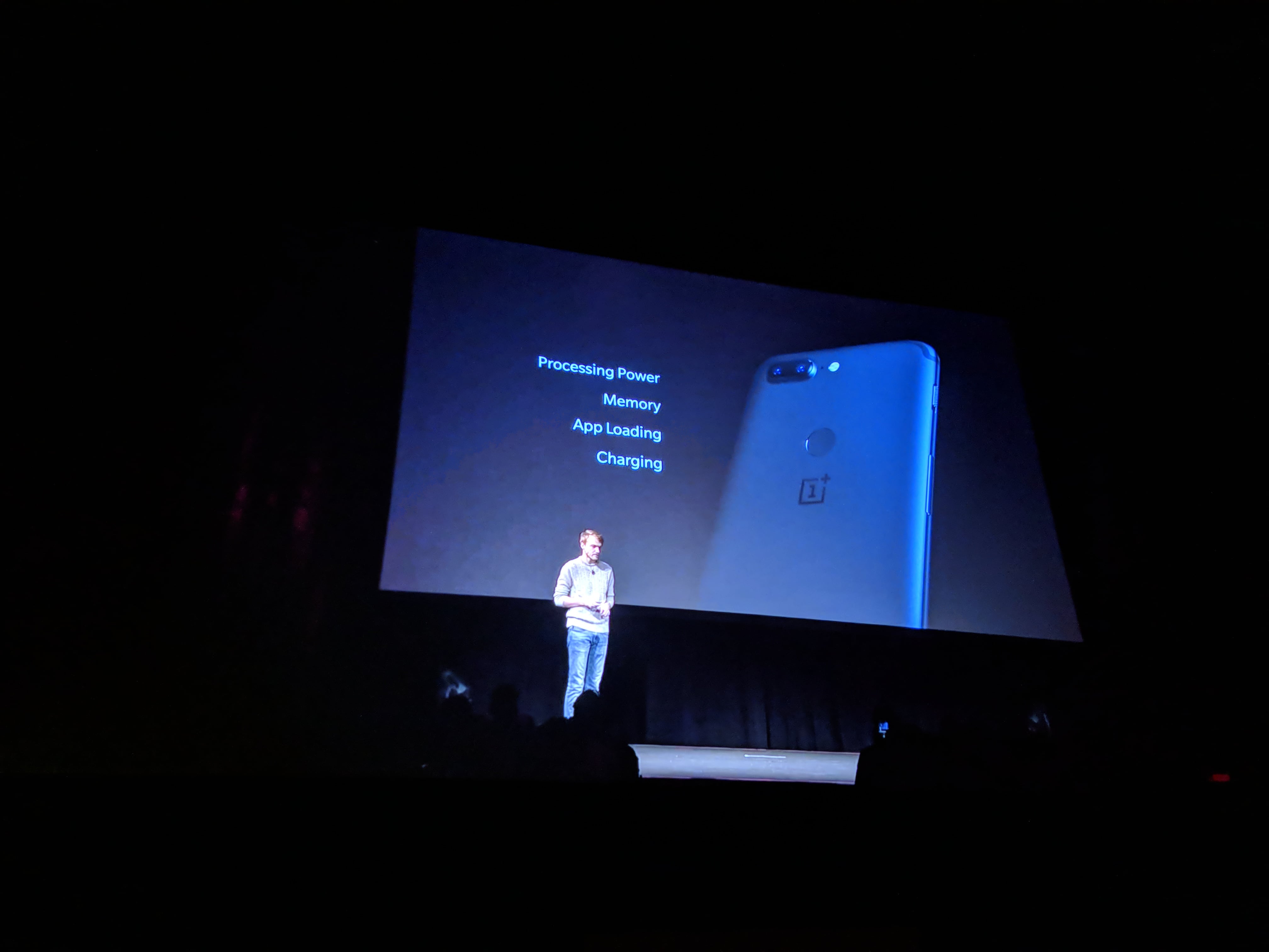 OnePlus 5T With 6-inch 18:9 Display and Dual Rear Cameras With f/1.7 Aperture Goes Official