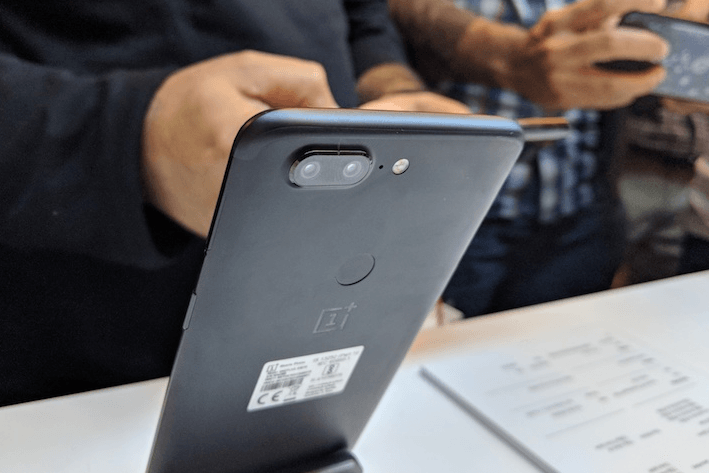 oneplus 6 has wireless charging