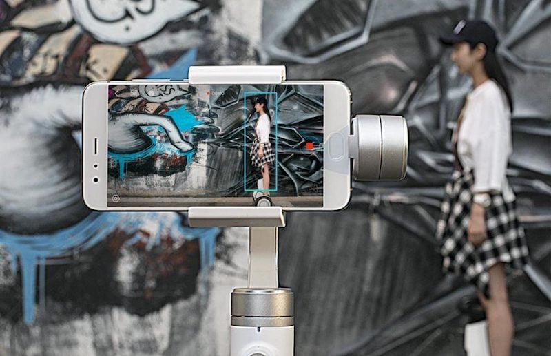 Xiaomi Launches 3-Axis Gimbal for Smartphones With 5000mAh Battery at an Affordable Price