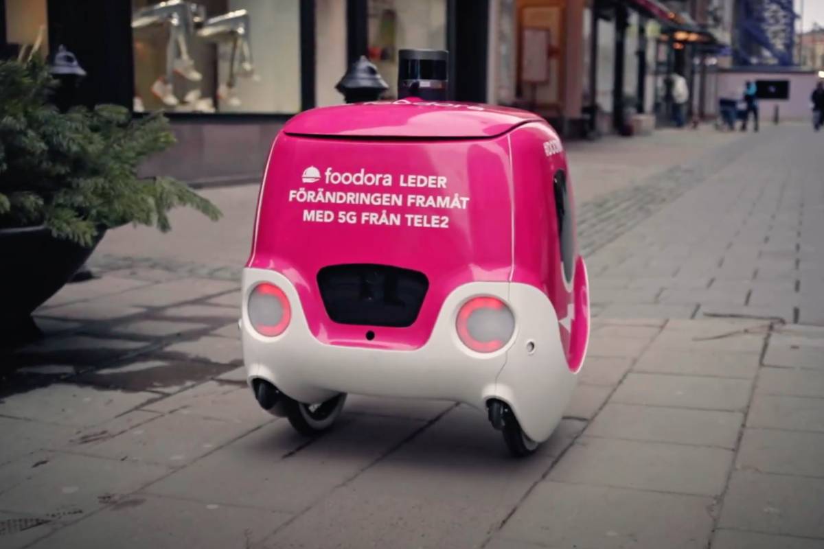 Doora  a 5G Powered Droid is Delivering Food to People - 40