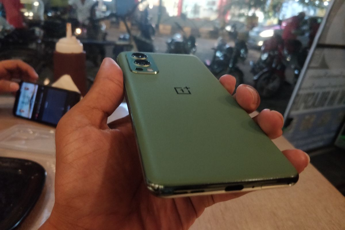 OnePlus Nord 2 First Impressions  Quite Exotic for Mid Range - 75