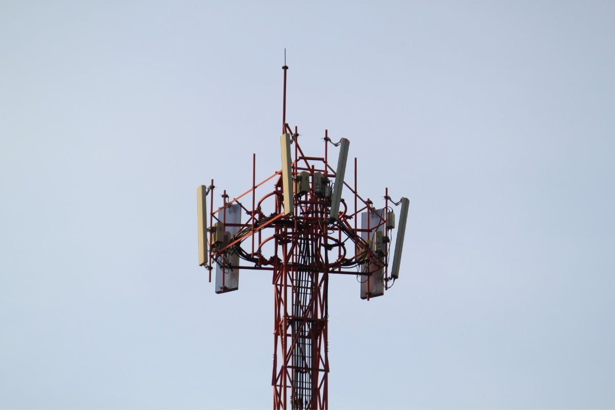 Vodafone Idea  Airtel and Jio Can Get E Band Spectrum in Administrative Manner  DoT - 48