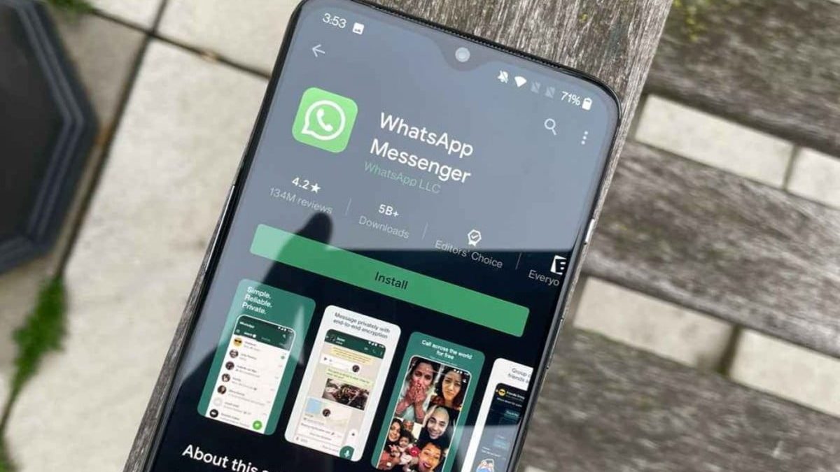 WhatsApp Might Allow Users to Hide Online Status from Contacts Soon