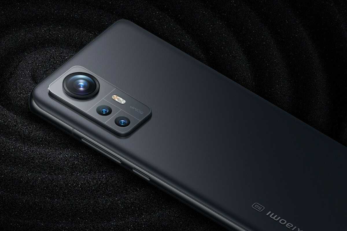 iPhone 6 Refreshed With Punch Hole Display in 2022 Version - Concept Phones