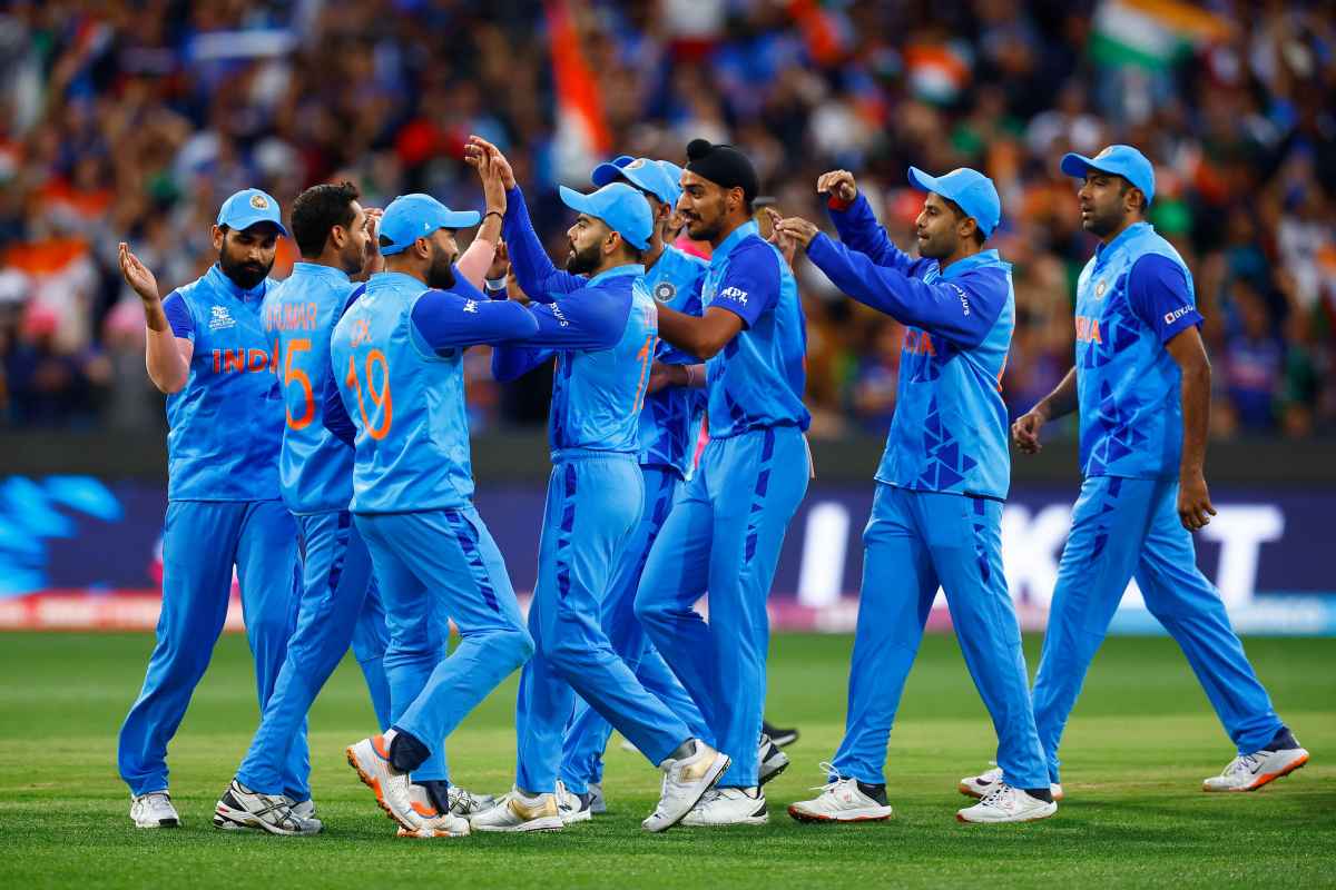 Ind vs Pak T20 World Cup 2022  Arshdeep  Hardik Shine to Restrict Pakistan to 159 - 15