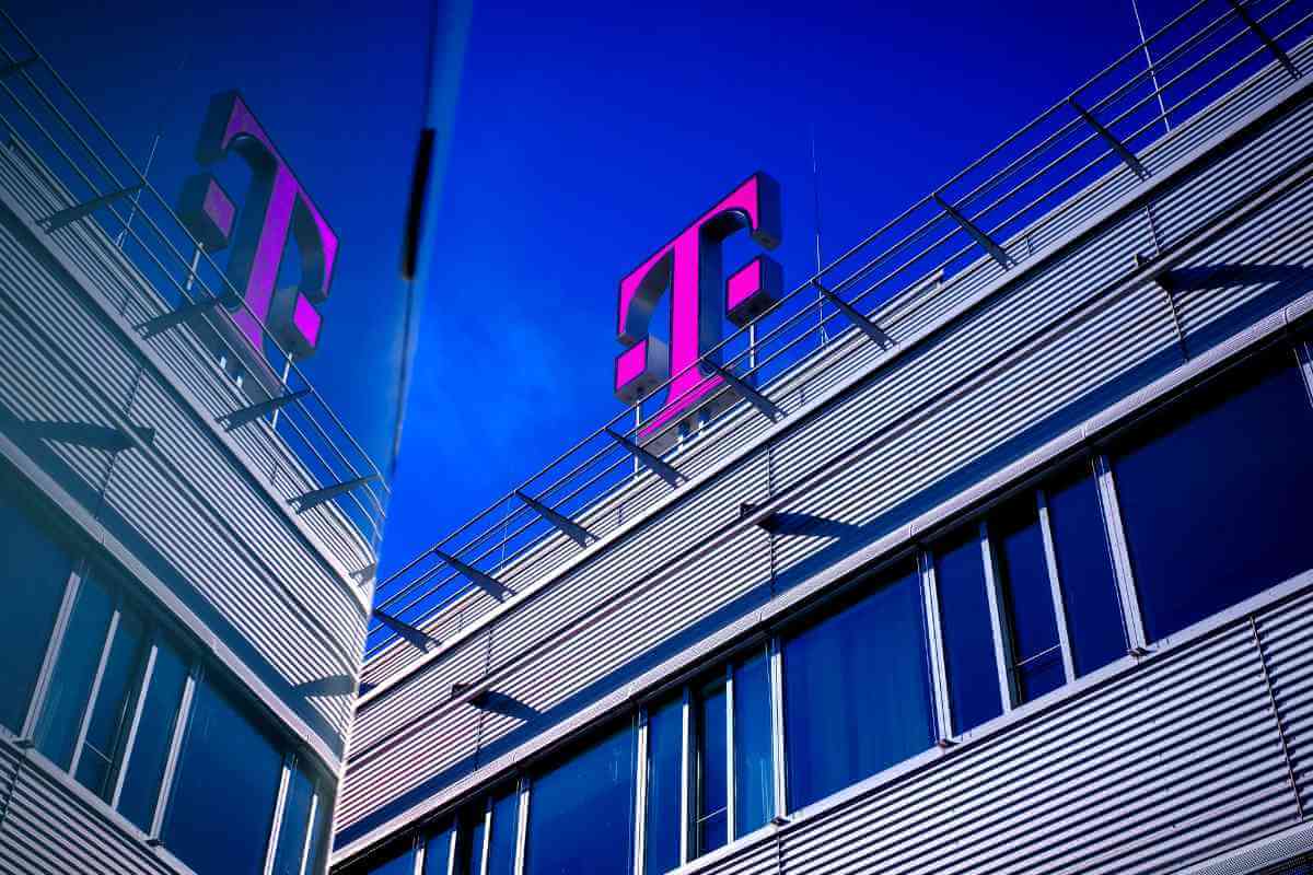 Deutsche Telekom beschleunigt den Ausbau von Glasfasern in Stuttgart.