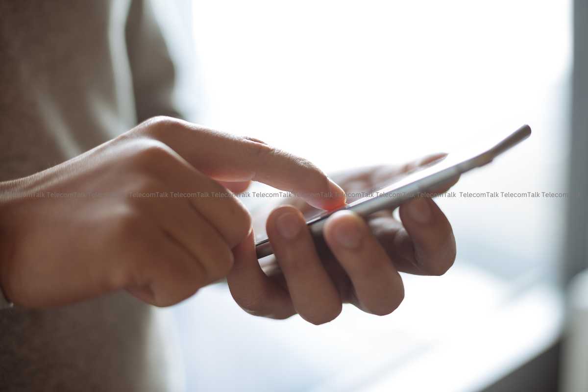 Telecom Minister Urges Citizens to Not Pick Calls From Unknown Numbers