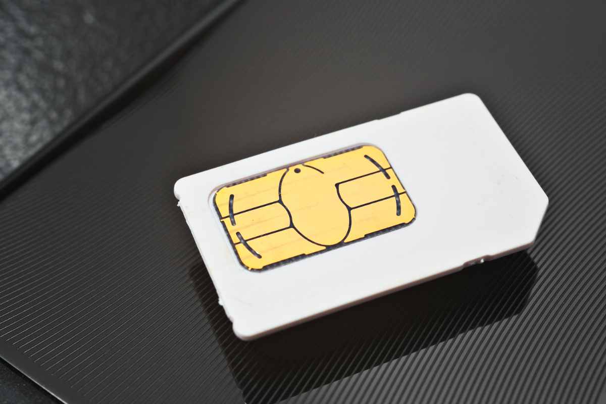 No Special Mobile Phone Plan for Non-Smartphone Users: Government
