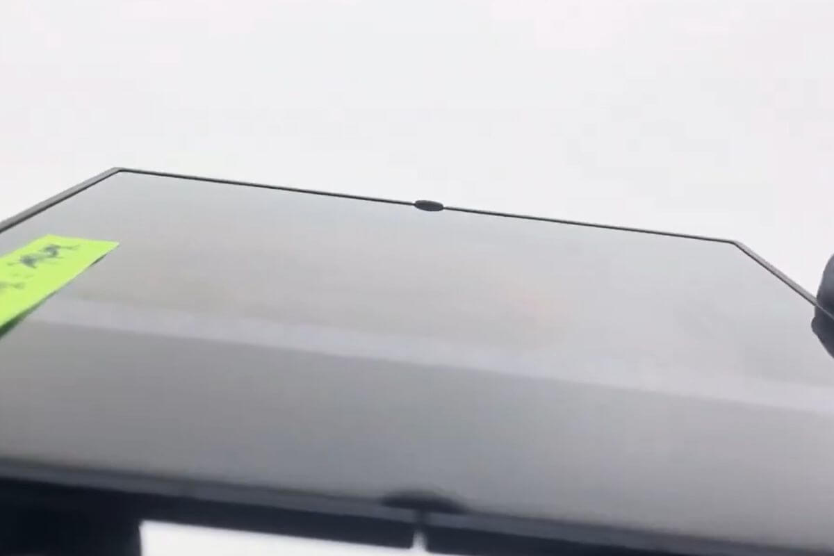 samsung galaxy z fold 8 live image shows creaseless display