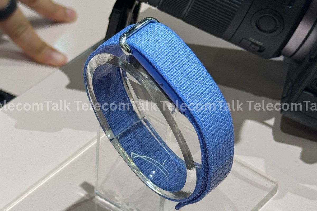 Google Fitbit Air First Look for India