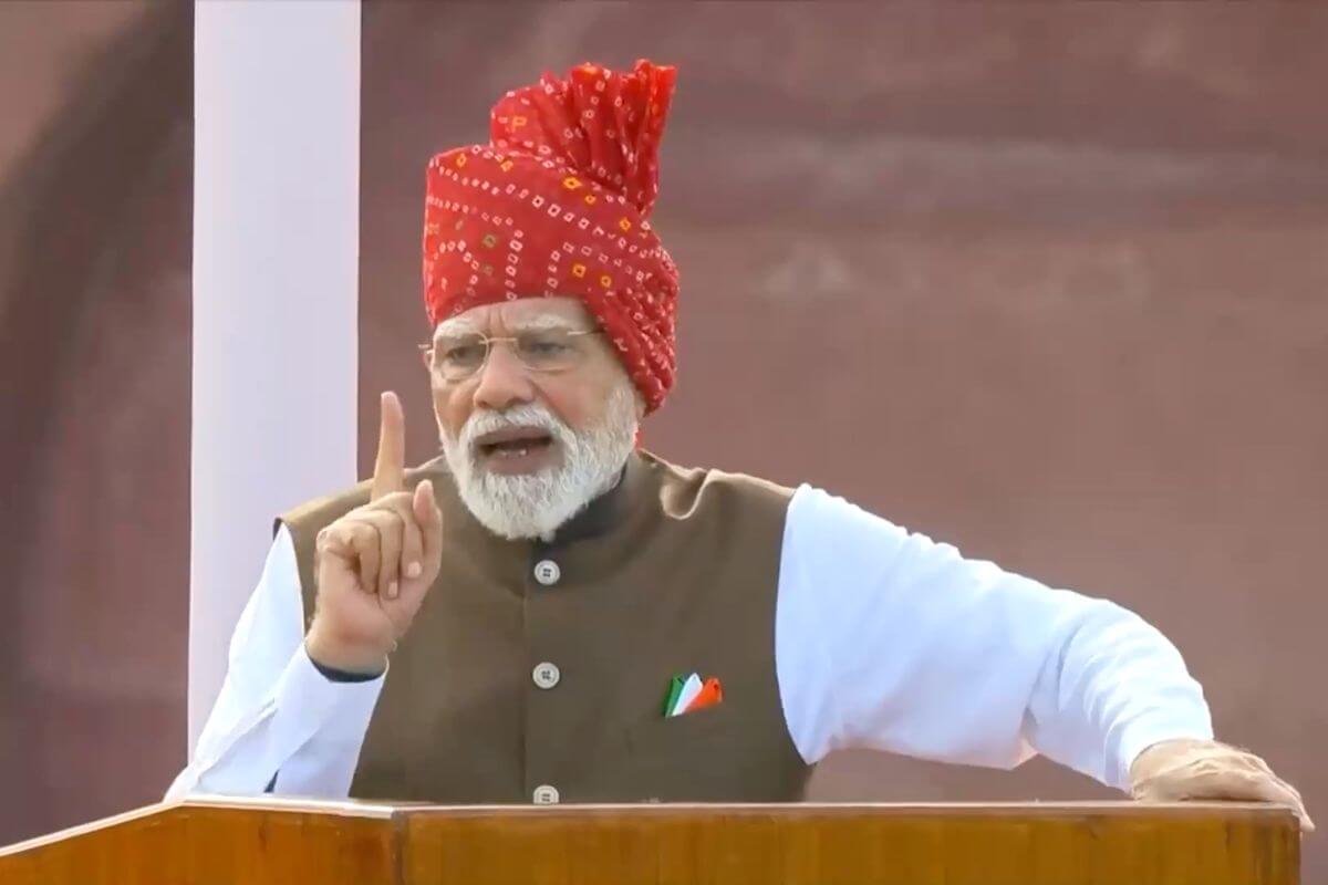 PM Modi Unveils Plan to Train 1 Crore Youth in AI Within a Year