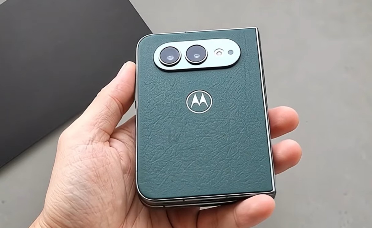 moto razr flex to take on iphoneduo galaxyzfold8 leaked image credits 9to9trends