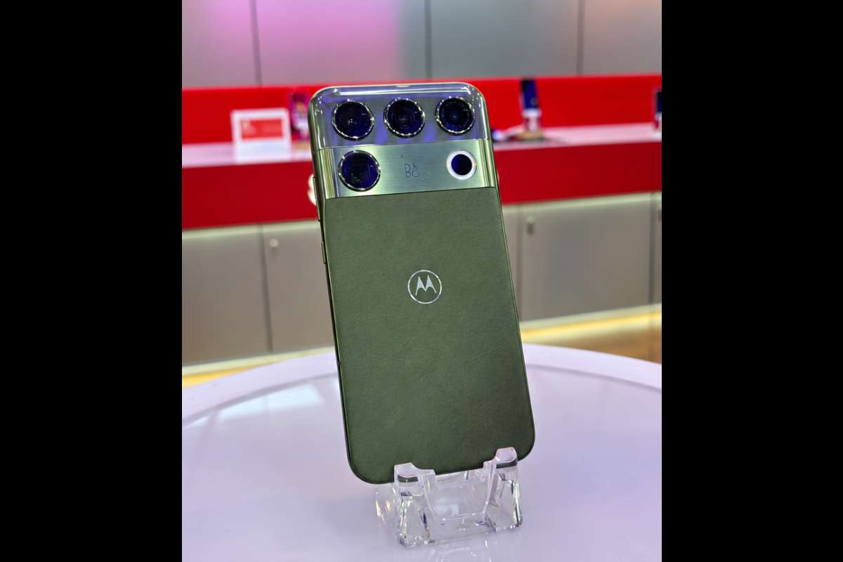 Motorola Signature 27 with Snapdragon 8 Elite Extreme Gen 6